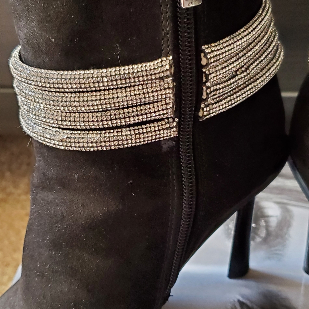 Jennifer Lopez Black Ankle Booties with Silver Detailing - Picture 2 of 7